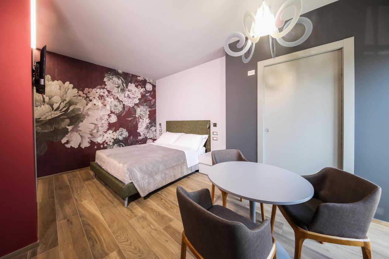 Vicolo Malavolta 7 Rooms And Suites เปดาโซ ภายนอก รูปภาพ